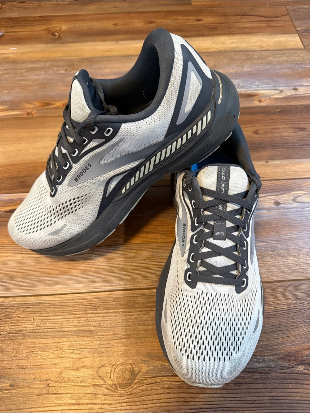 Brooks Adrenaline GTS 23 4E Extra Wide | Men’s 10.5 | Gray/Charcoal | No Insoles